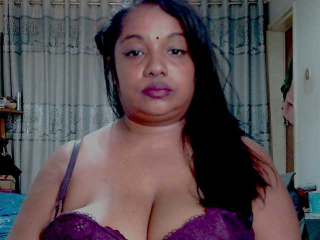 Indianmayaxoxo live cam preview