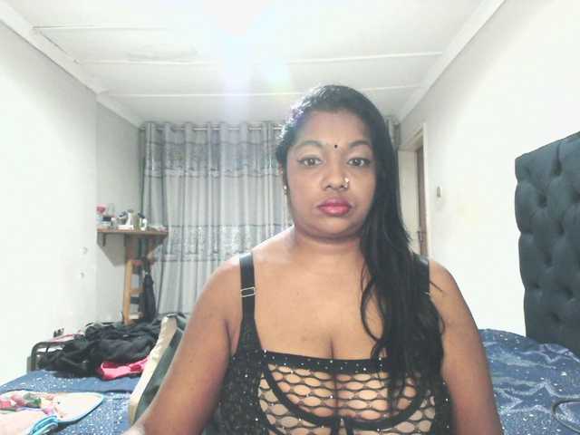 Indianmayaxoxo live cam on BongaCams