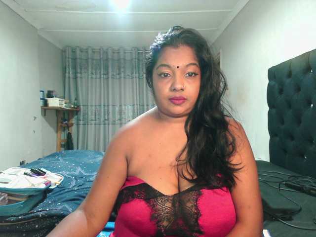 Indianmayaxoxo live cam on BongaCams