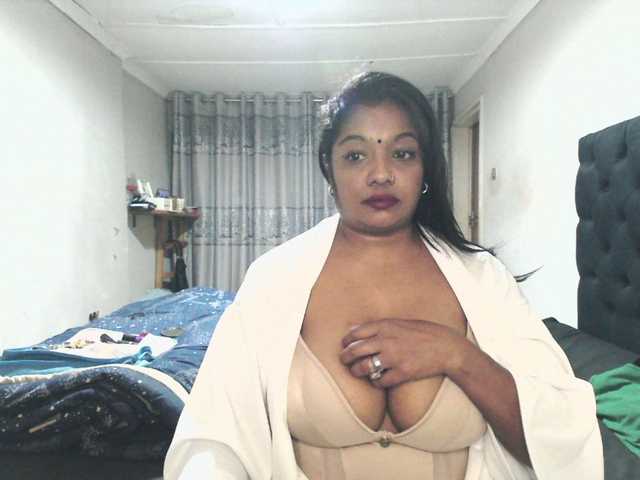 Indianmayaxoxo live cam on BongaCams