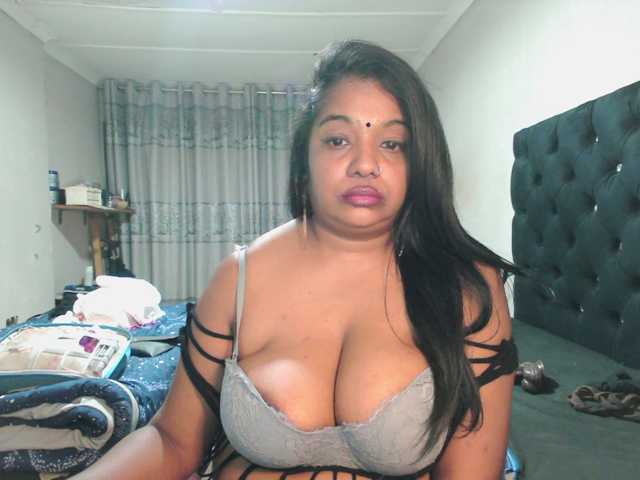 Indianmayaxoxo live cam on BongaCams