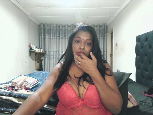 Indianmayaxoxo live cam on BongaCams
