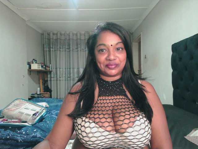 Indianmayaxoxo live cam on BongaCams