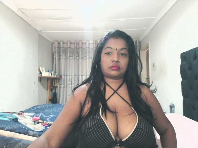 Indianmayaxoxo live cam on BongaCams