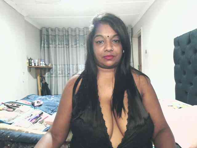 Indianmayaxoxo Live Webcam on BongaCams