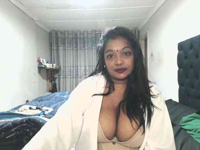 Model: Indianmayaxoxo