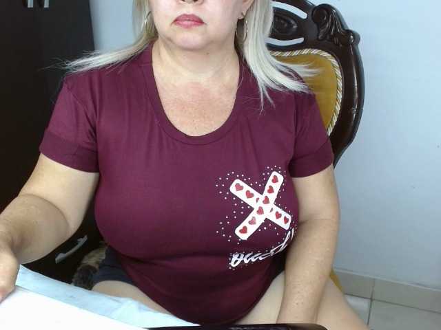 LolytaWOMAN live cam preview