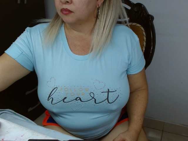 LolytaWOMAN live cam preview