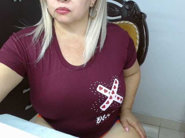 LolytaWOMAN live cam preview