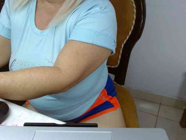 LolytaWOMAN webcam
