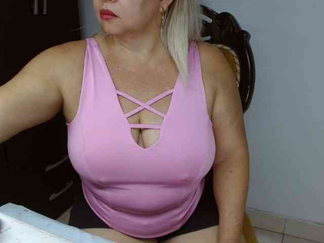 LolytaWOMAN webcam