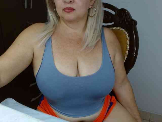 LolytaWOMAN webcam