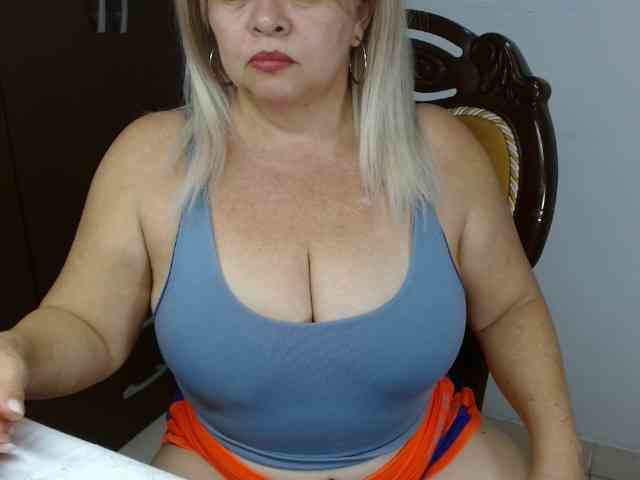 LolytaWOMAN webcam