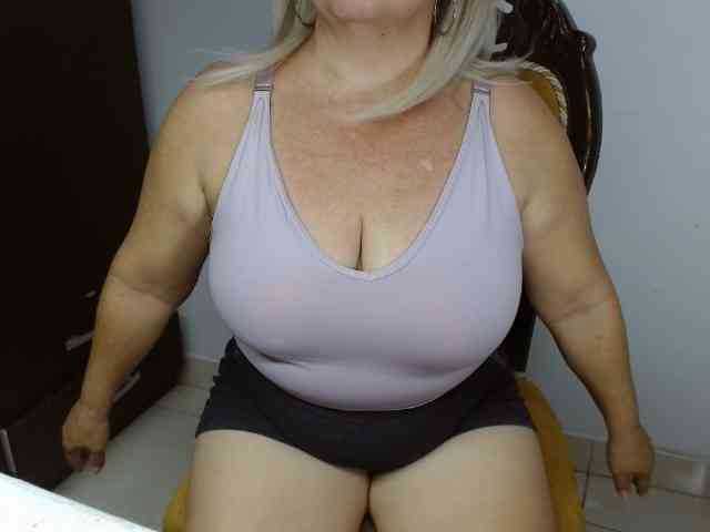 LolytaWOMAN webcam