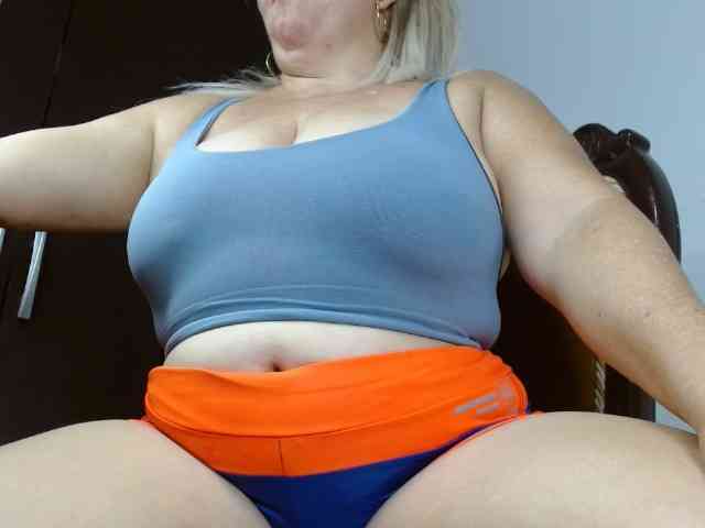 LolytaWOMAN webcam