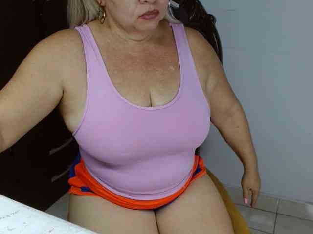 LolytaWOMAN webcam