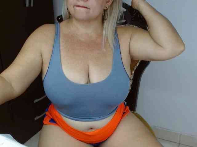LolytaWOMAN webcam