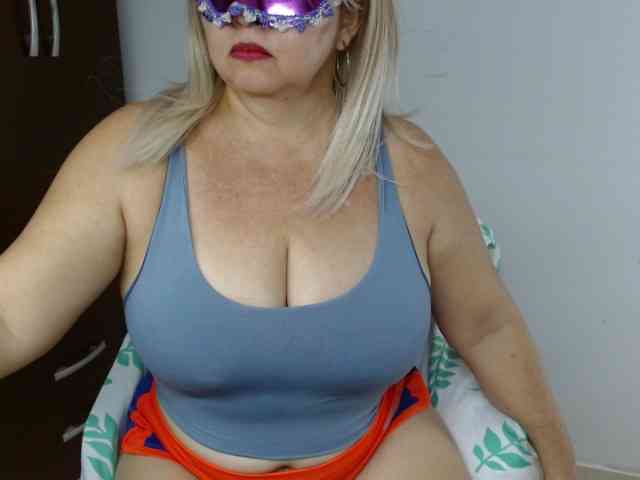 LolytaWOMAN webcam
