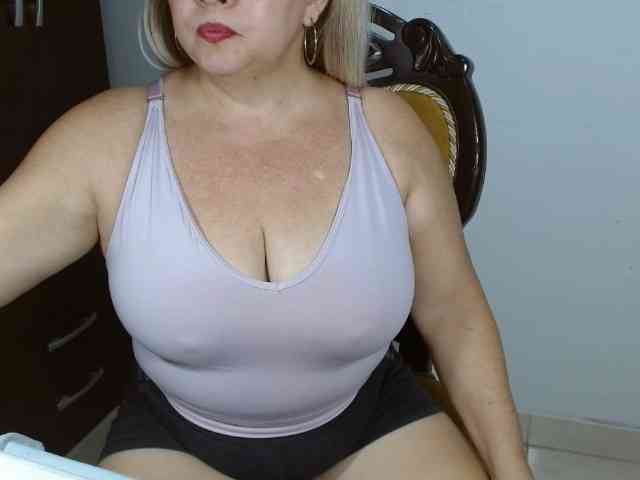 LolytaWOMAN webcam