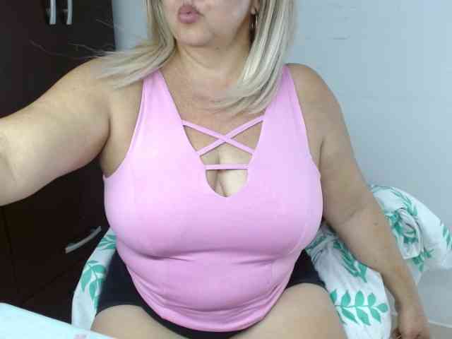Model: LolytaWOMAN