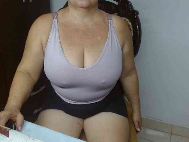 LolytaWOMAN webcam