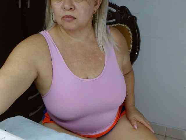 LolytaWOMAN webcam