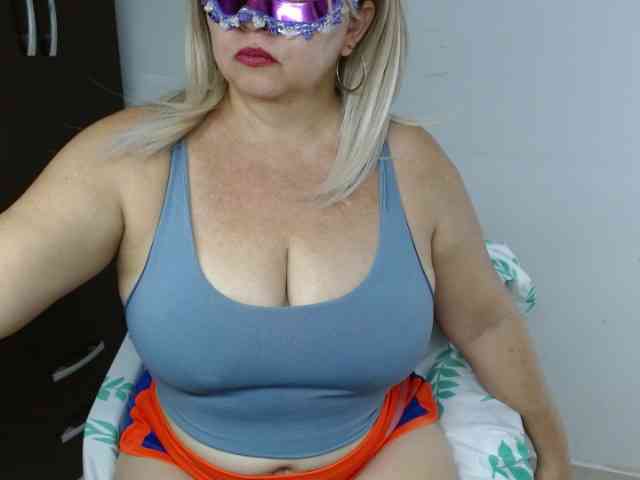 LolytaWOMAN webcam