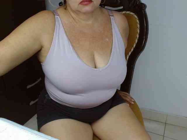 LolytaWOMAN webcam