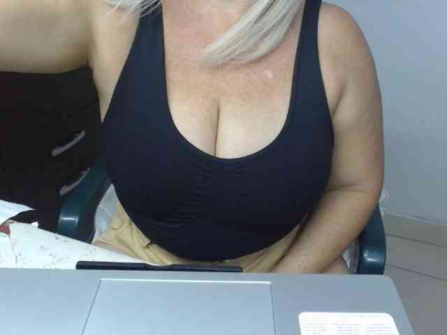 LolytaWOMAN webcam
