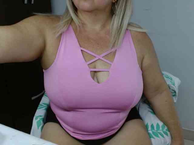 LolytaWOMAN webcam