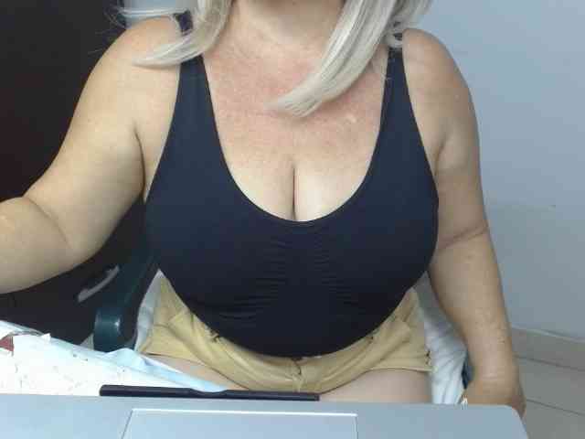 LolytaWOMAN webcam
