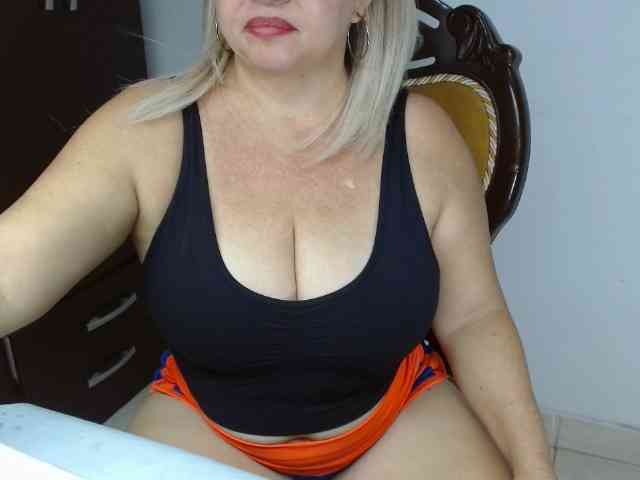 LolytaWOMAN webcam