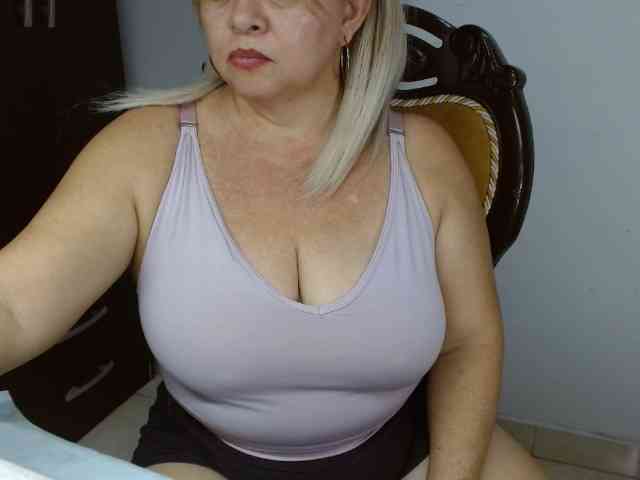 LolytaWOMAN webcam