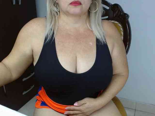 LolytaWOMAN webcam