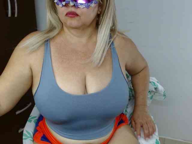 LolytaWOMAN webcam