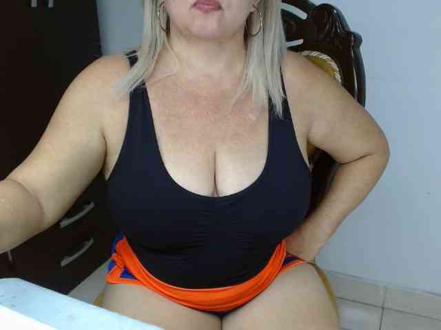 LolytaWOMAN webcam
