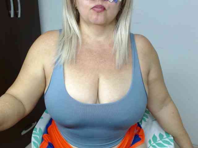 LolytaWOMAN webcam