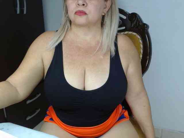 LolytaWOMAN webcam