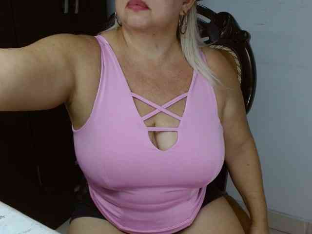 LolytaWOMAN webcam