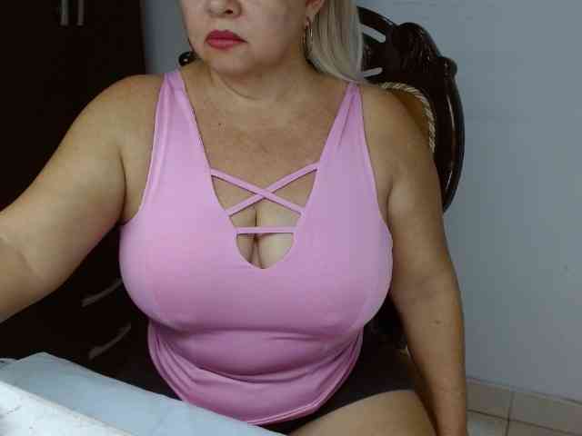 LolytaWOMAN webcam