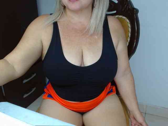 LolytaWOMAN webcam