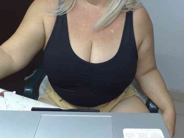 LolytaWOMAN webcam