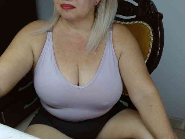 LolytaWOMAN webcam