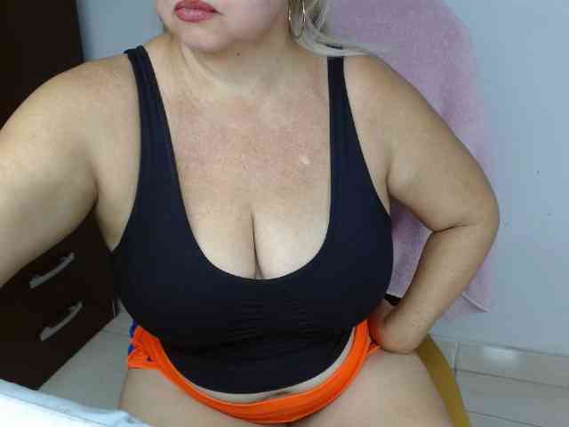 LolytaWOMAN webcam