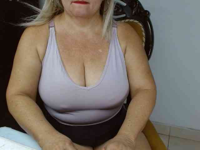 LolytaWOMAN webcam