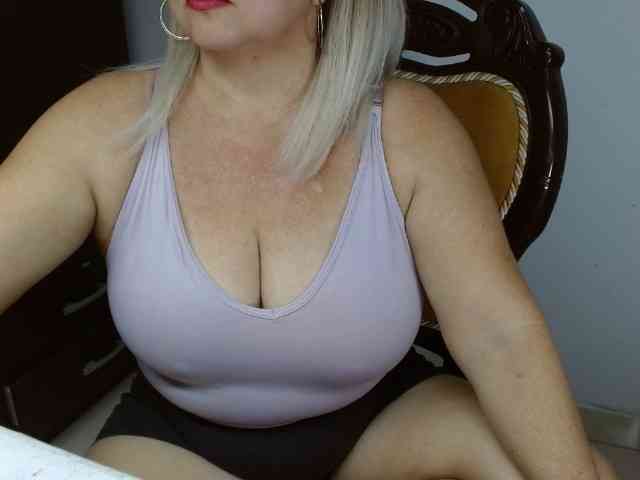 LolytaWOMAN webcam