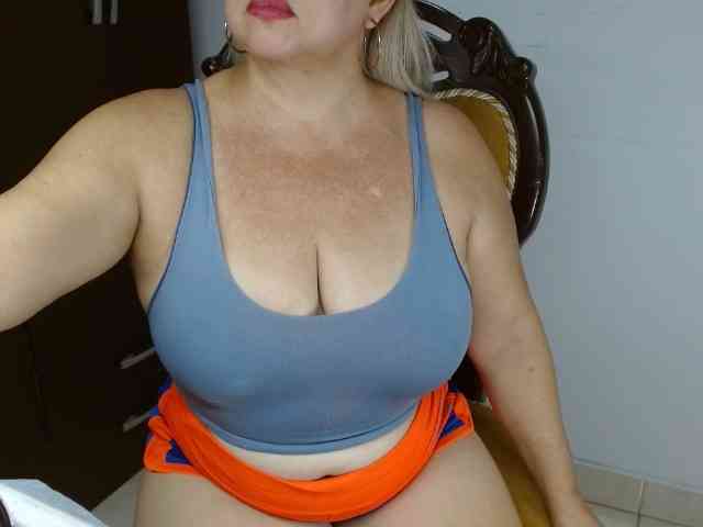 LolytaWOMAN webcam