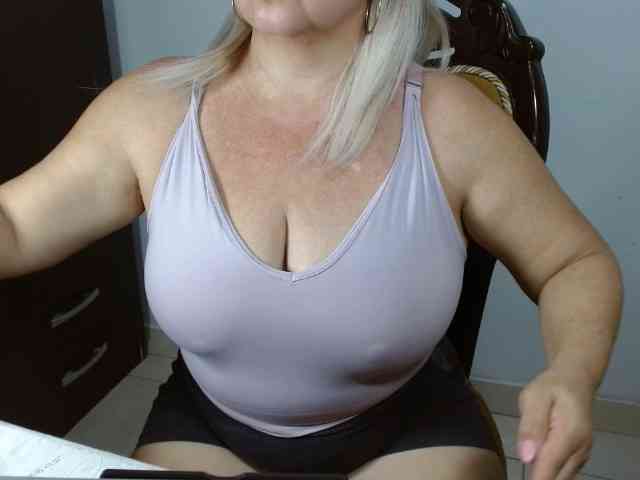 LolytaWOMAN webcam