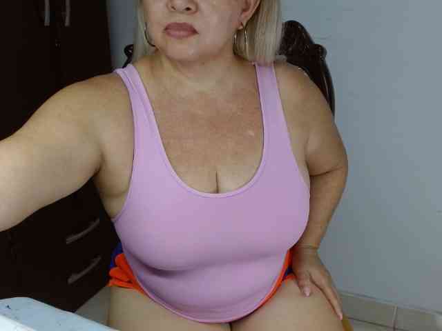 LolytaWOMAN webcam