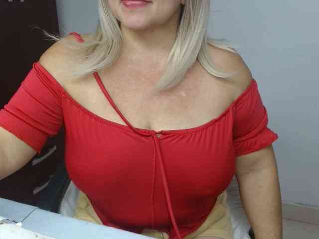 LolytaWOMAN webcam